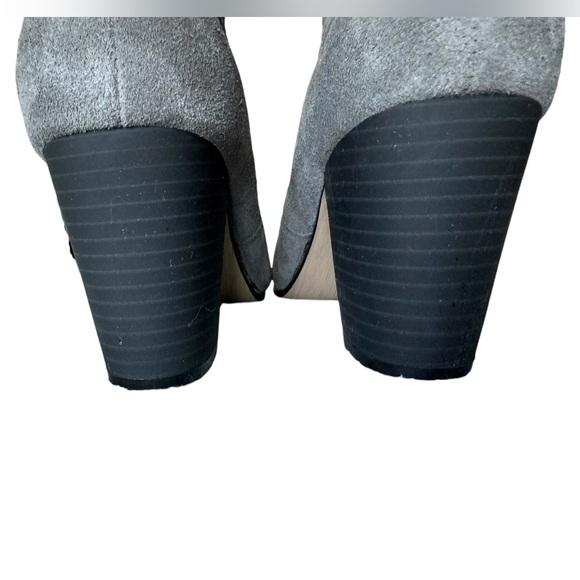 Isaac Mizrahi Kelly Quilted Heel Bootie Grey Suede - Leather Size 7 Women’s - Picture 9 of 13